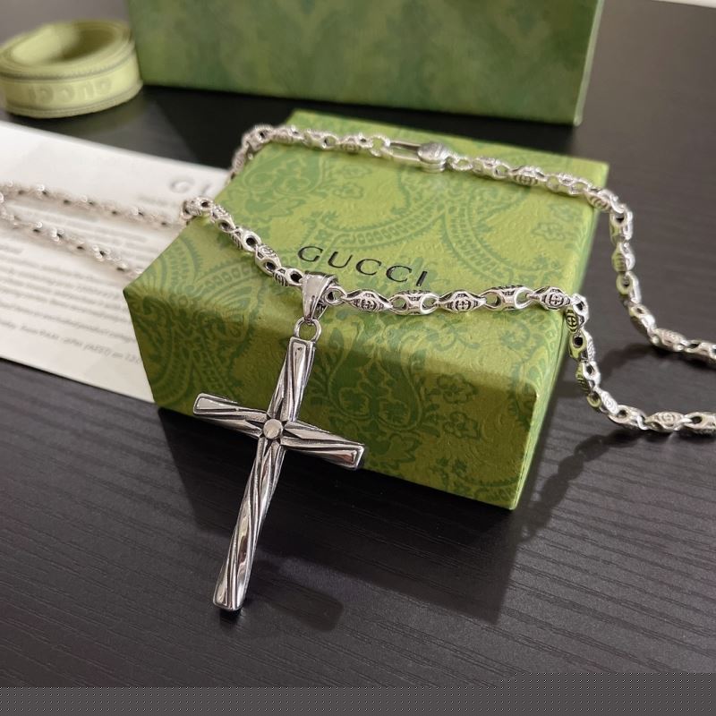 G*u*i necklaces